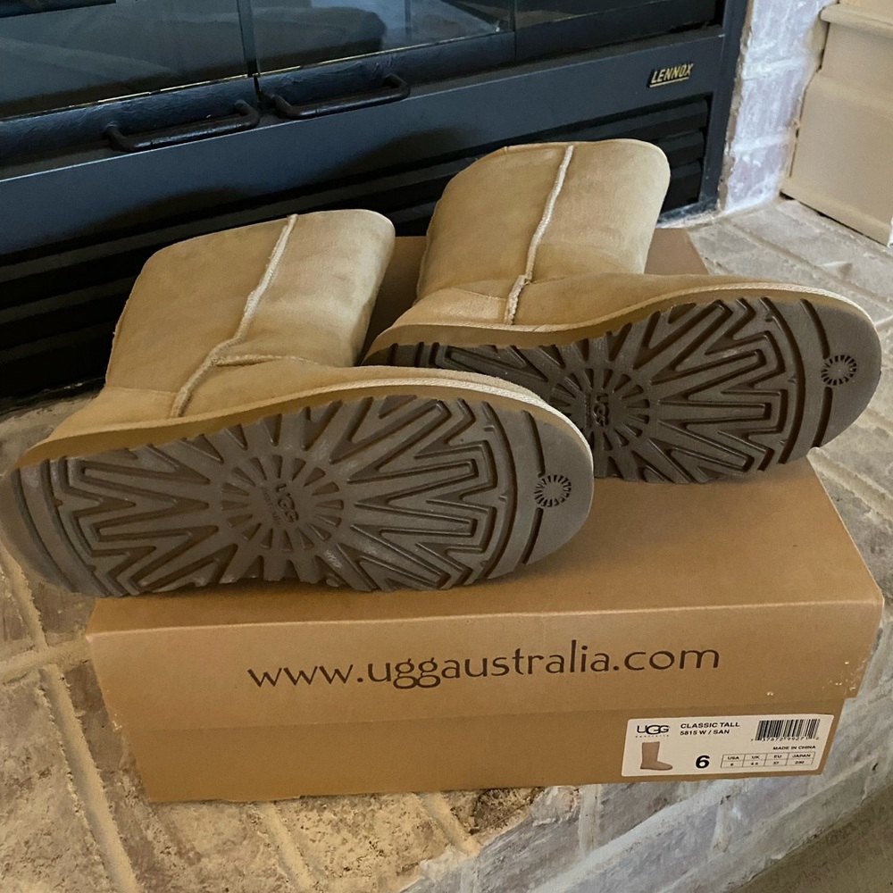 UGG tall boots - Picture 2 of 4